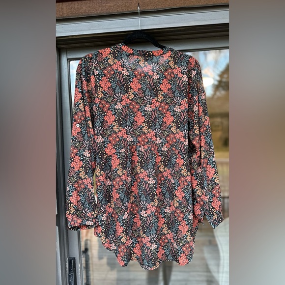 Beautiful colors blouse Size M - Picture 3 of 9